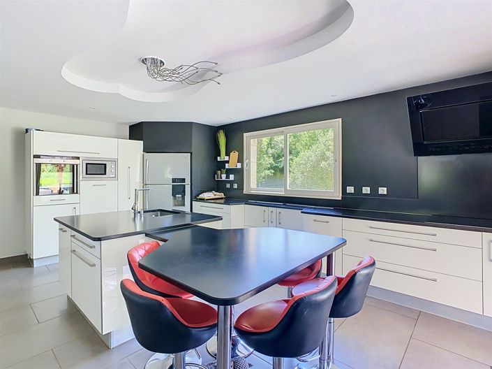 Image No.10-4 Bed House for sale