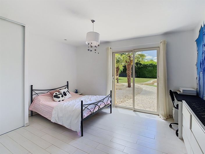 Image No.15-4 Bed House for sale