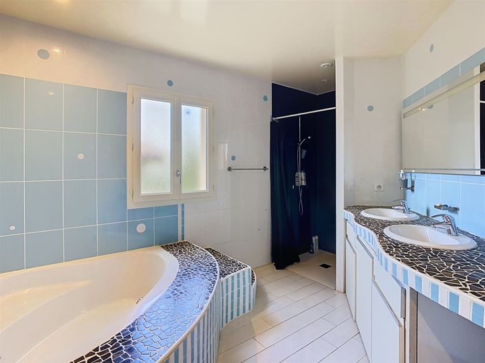 Image No.17-4 Bed House for sale