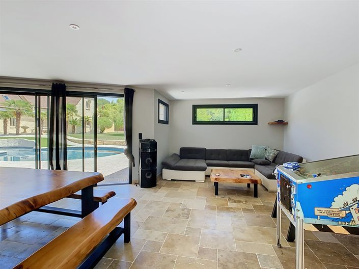Image No.25-4 Bed House for sale