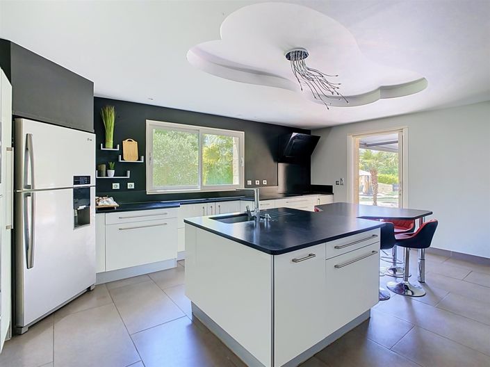 Image No.9-4 Bed House for sale