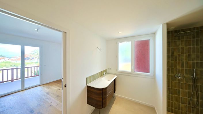Image No.12-5 Bed House for sale