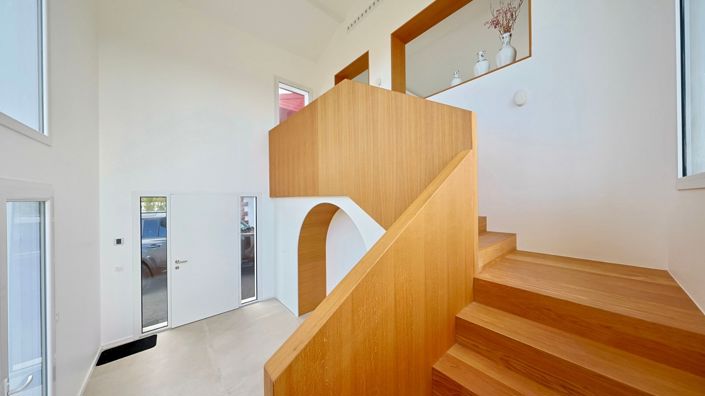 Image No.3-5 Bed House for sale