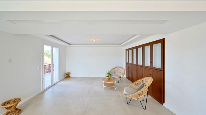Image No.6-5 Bed House for sale