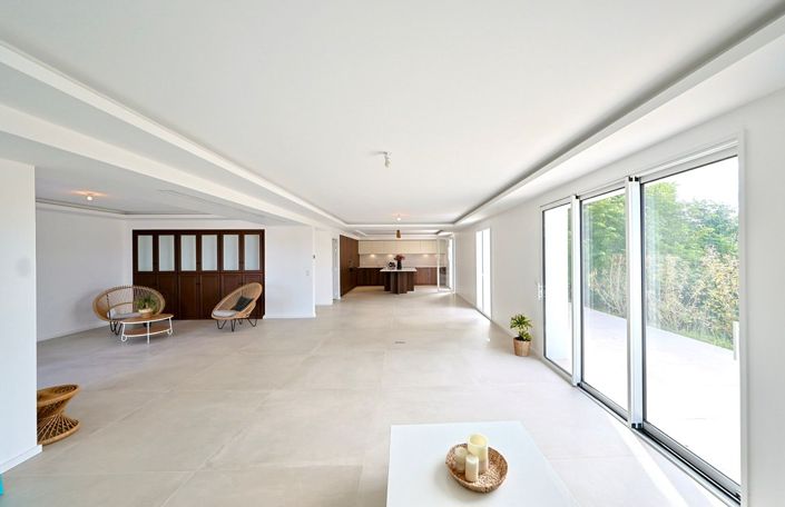 Image No.7-5 Bed House for sale