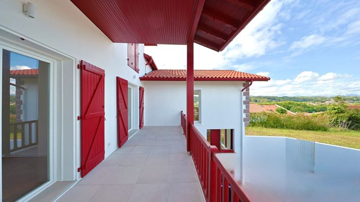 Image No.8-5 Bed House for sale