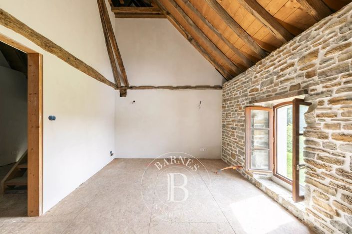 Image No.11-6 Bed House for sale