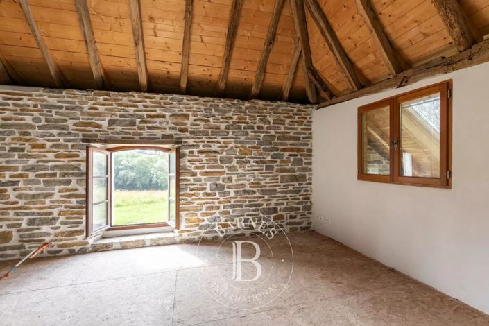 Image No.12-6 Bed House for sale