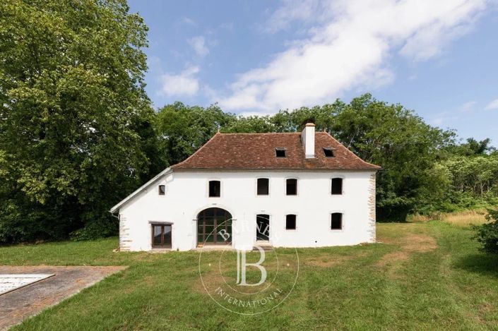 Image No.2-6 Bed House for sale