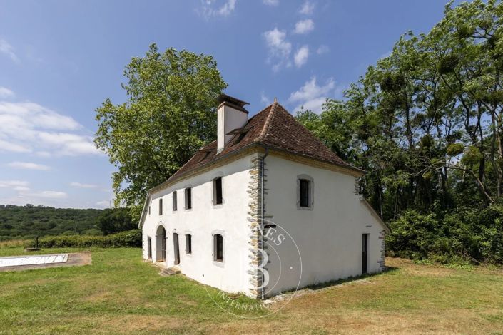 Image No.5-6 Bed House for sale