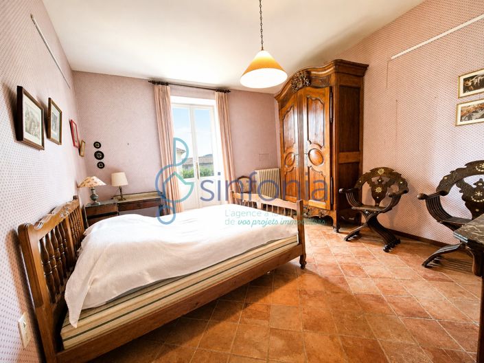 Image No.16-5 Bed House for sale
