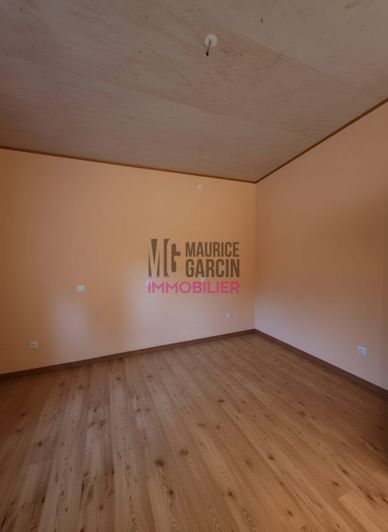 Image No.8-3 Bed House for sale