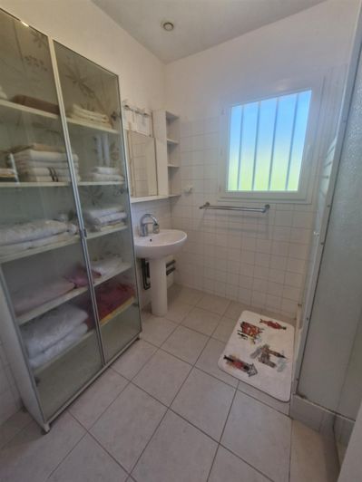 Image No.8-3 Bed House for sale