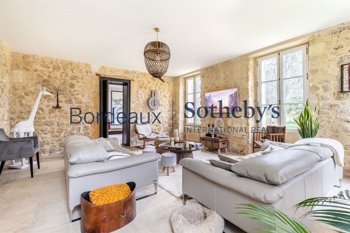 Image No.8-10 Bed Property for sale