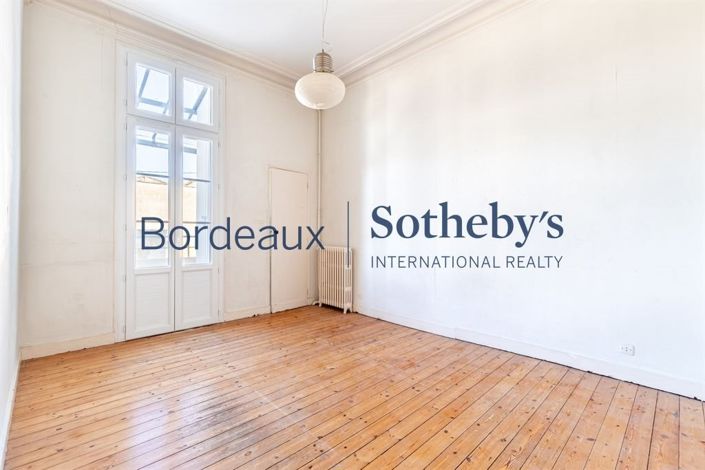 Image No.18-6 Bed House for sale