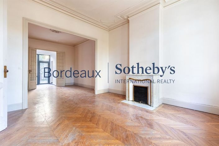 Image No.5-6 Bed House for sale