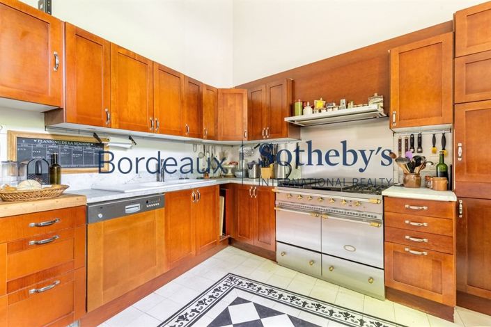Image No.12-6 Bed House for sale