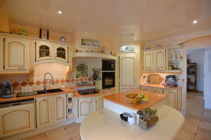 Image No.6-4 Bed House for sale
