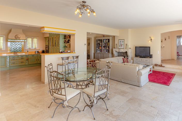 Image No.8-4 Bed House for sale