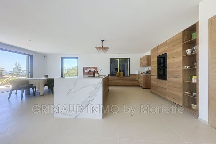 Image No.6-4 Bed House for sale