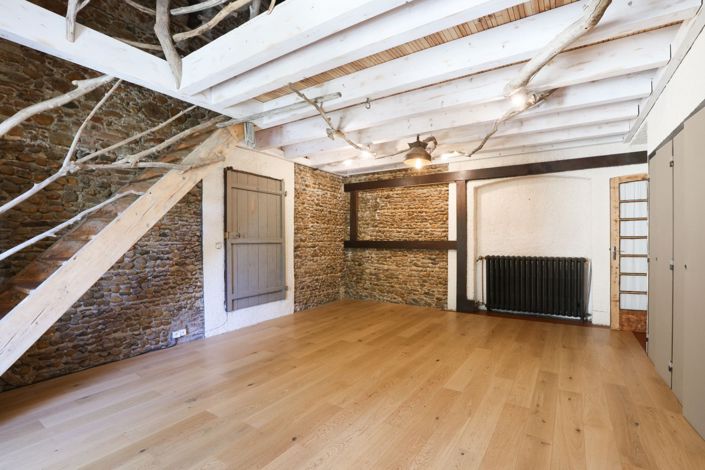Image No.11-20 Bed House for sale