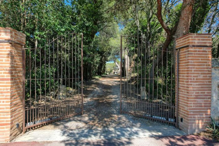 Image No.3-20 Bed House for sale