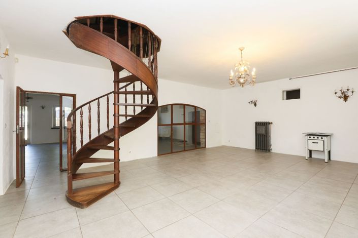 Image No.9-20 Bed House for sale