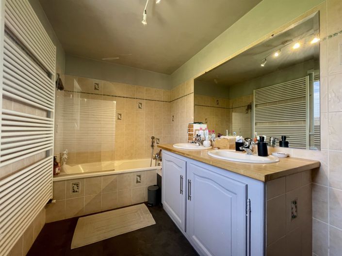Image No.15-4 Bed House for sale