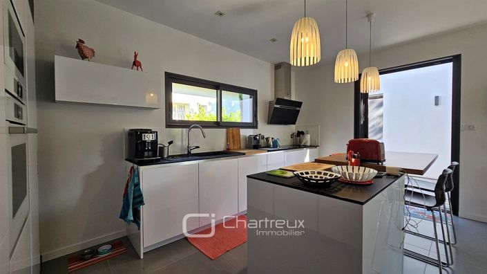 Image No.10-3 Bed House for sale
