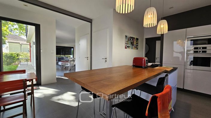 Image No.8-3 Bed House for sale