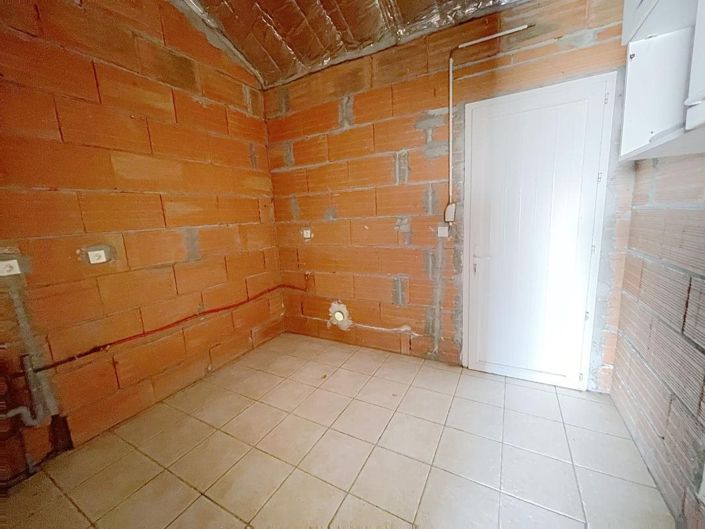 Image No.17-3 Bed House for sale