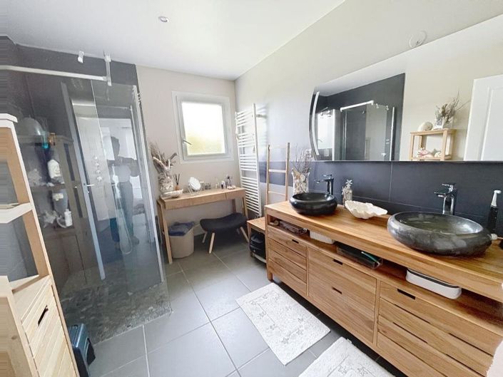 Image No.16-4 Bed House for sale