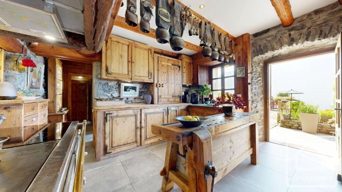 Image No.11-7 Bed Property for sale