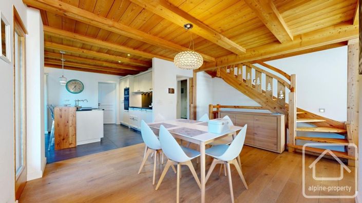 Image No.17-5 Bed Property for sale