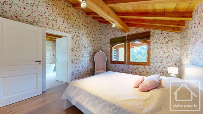 Image No.32-5 Bed Property for sale