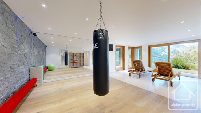 Image No.40-5 Bed Property for sale