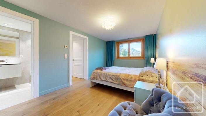 Image No.50-5 Bed Property for sale