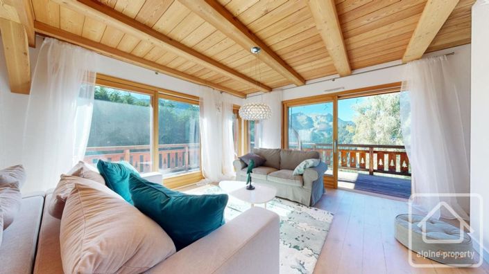 Image No.9-5 Bed Property for sale
