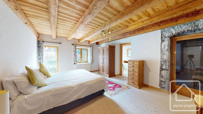 Image No.25-7 Bed Property for sale