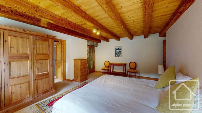 Image No.26-7 Bed Property for sale