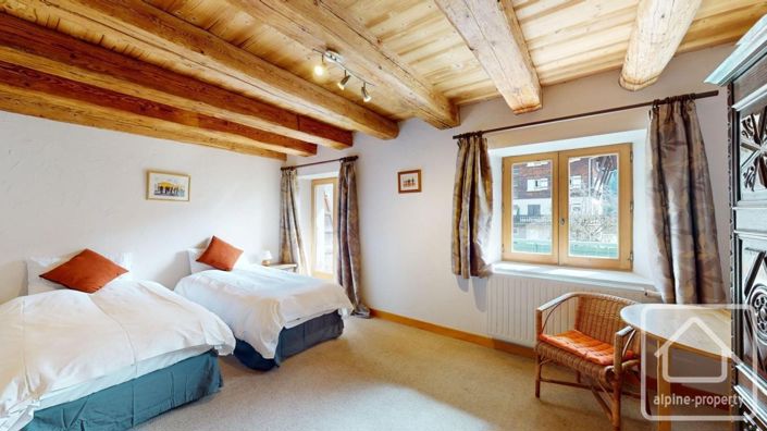 Image No.40-7 Bed Property for sale