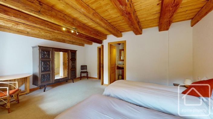 Image No.41-7 Bed Property for sale