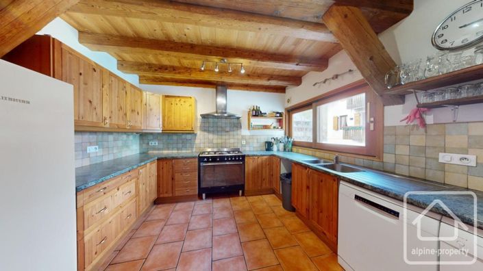 Image No.44-7 Bed Property for sale