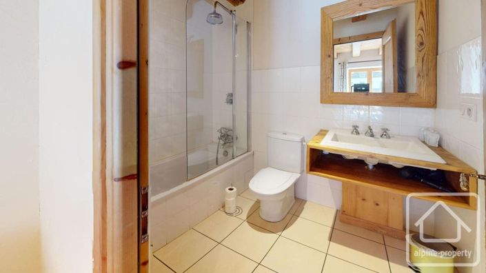 Image No.50-7 Bed Property for sale