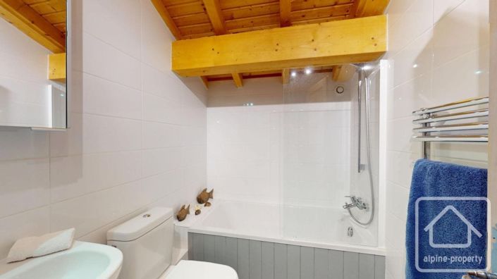 Image No.40-7 Bed Property for sale