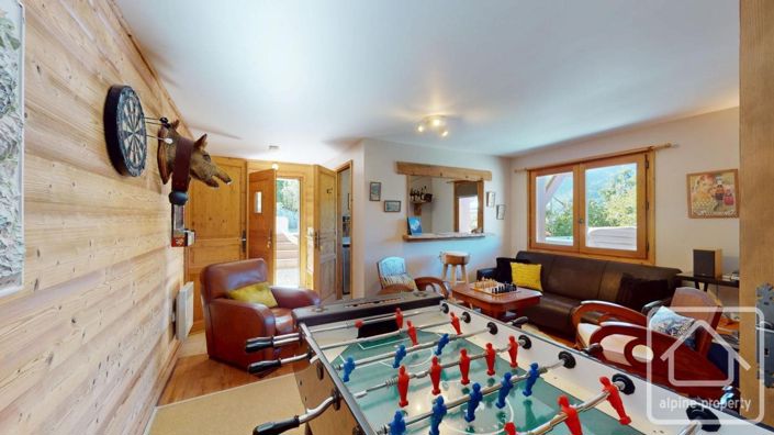 Image No.50-7 Bed Property for sale