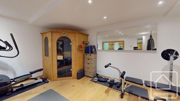 Image No.60-7 Bed Property for sale