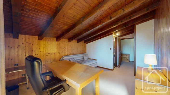 Image No.10-5 Bed Property for sale
