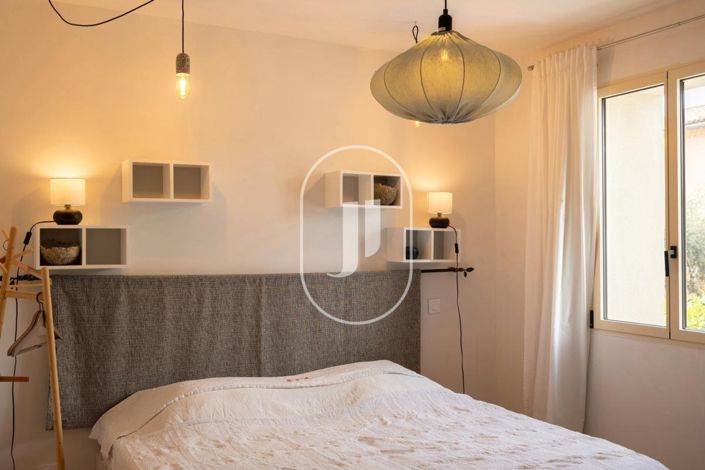 Image No.37-5 Bed House for sale