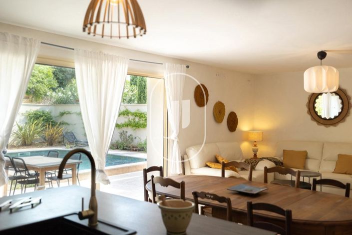 Image No.9-5 Bed House for sale